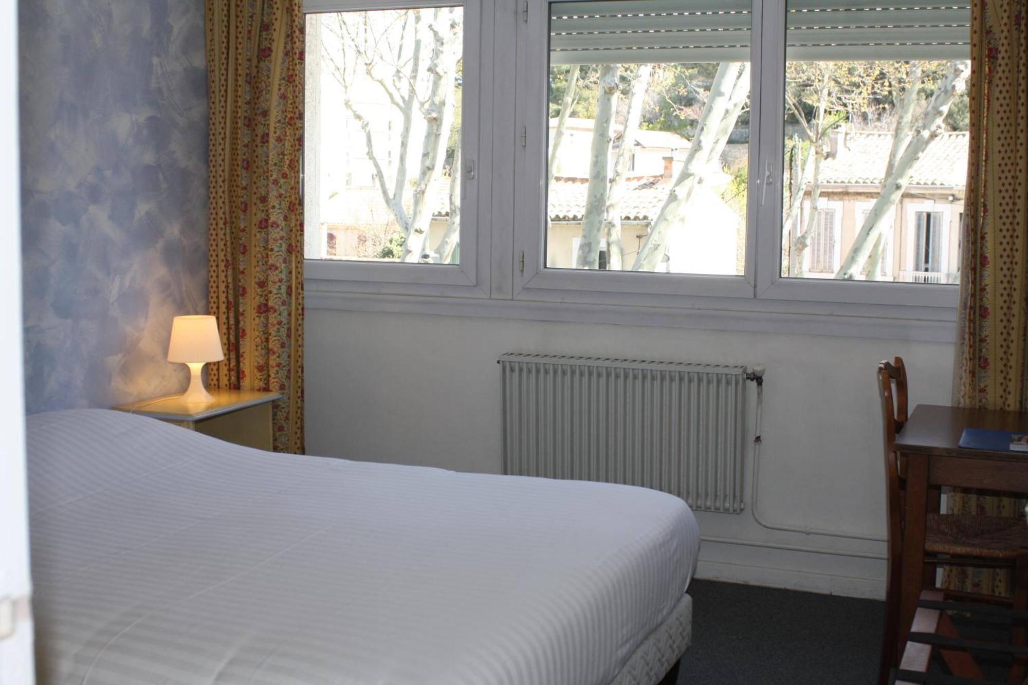 Logis Hotel Du Midi ซาลง-เดอ-โพรวองซ์ ภายนอก รูปภาพ