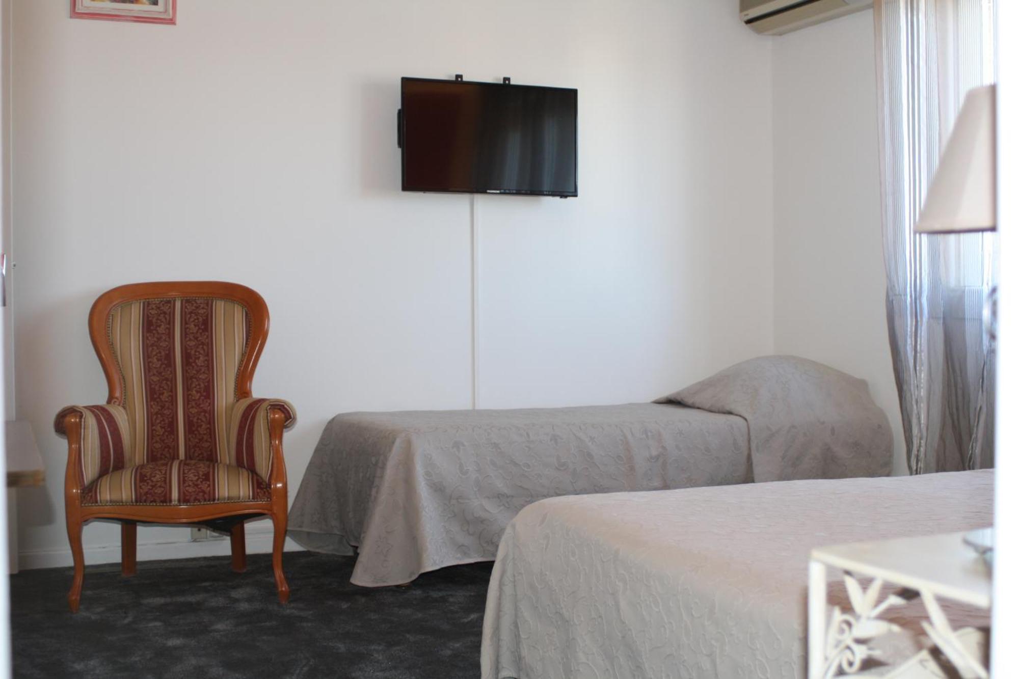 Logis Hotel Du Midi ซาลง-เดอ-โพรวองซ์ ภายนอก รูปภาพ