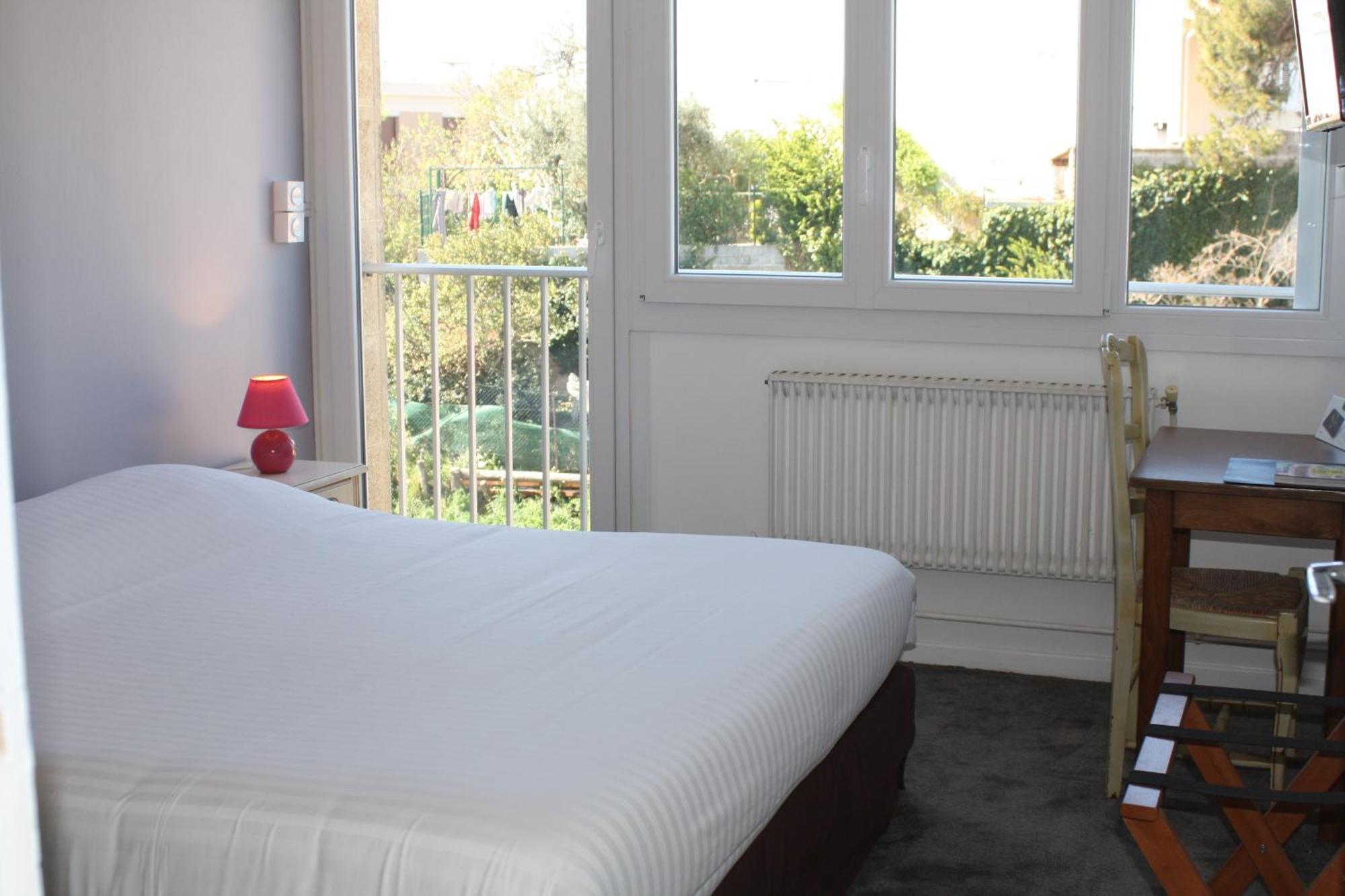 Logis Hotel Du Midi ซาลง-เดอ-โพรวองซ์ ภายนอก รูปภาพ