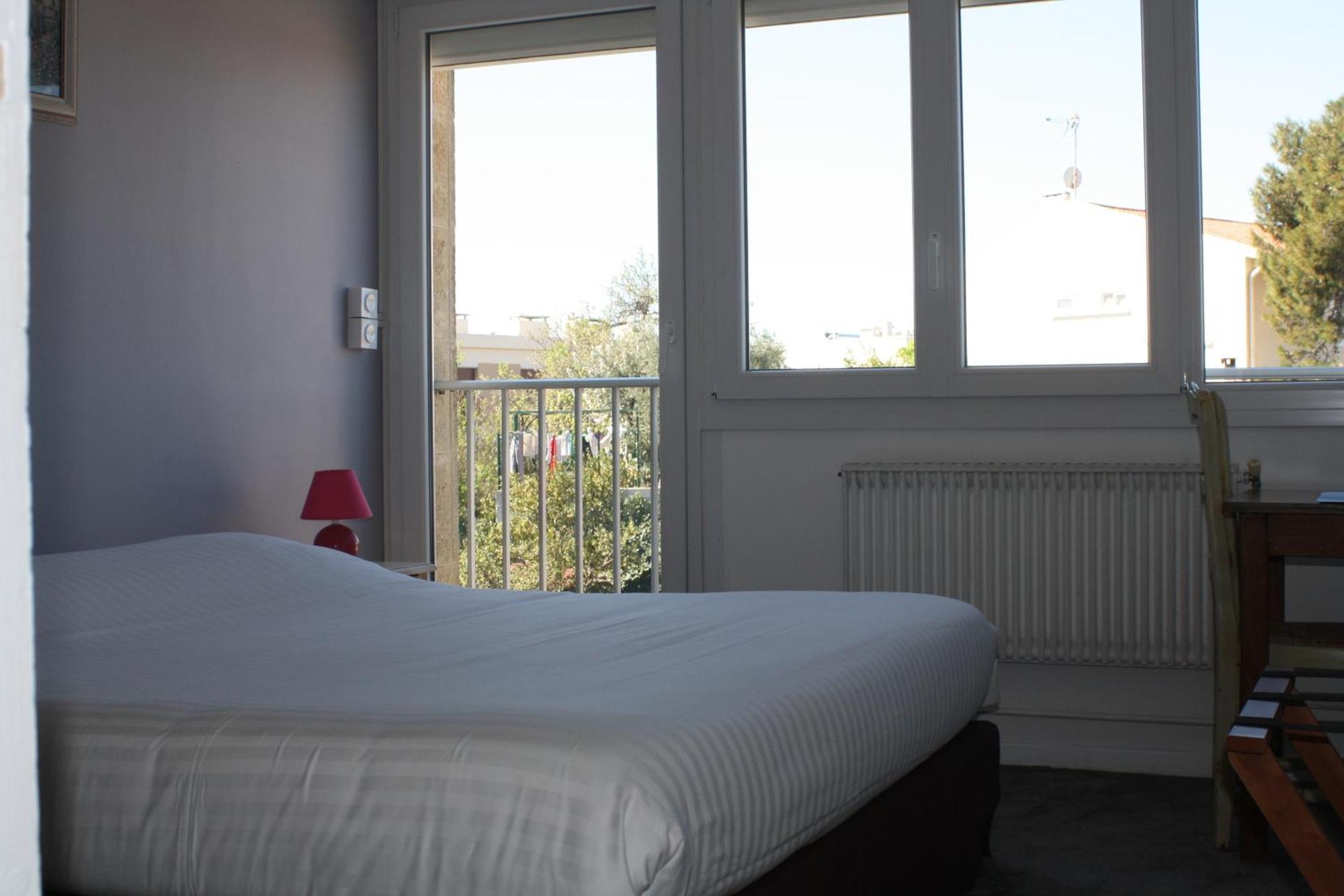 Logis Hotel Du Midi ซาลง-เดอ-โพรวองซ์ ภายนอก รูปภาพ