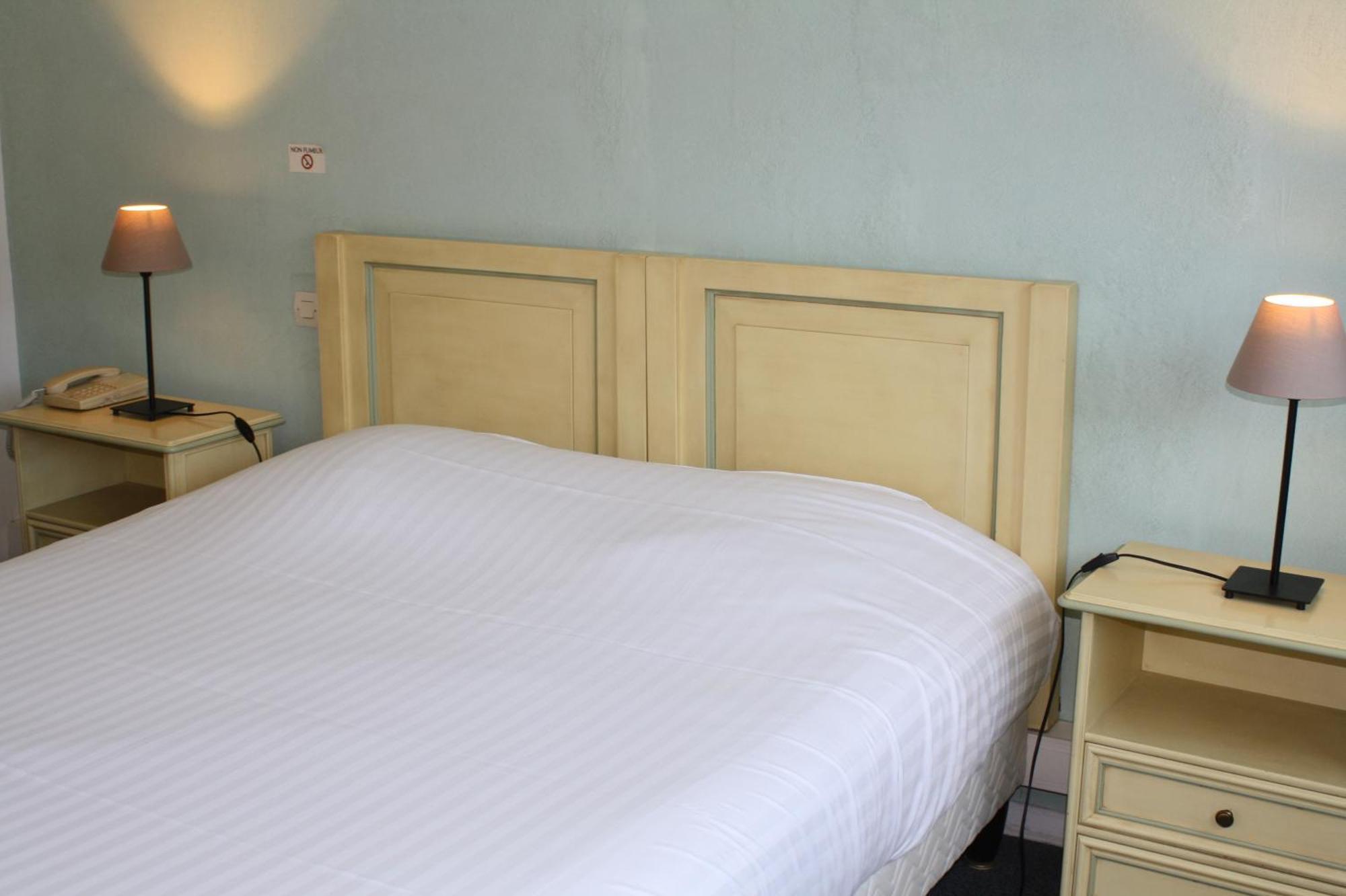 Logis Hotel Du Midi ซาลง-เดอ-โพรวองซ์ ภายนอก รูปภาพ