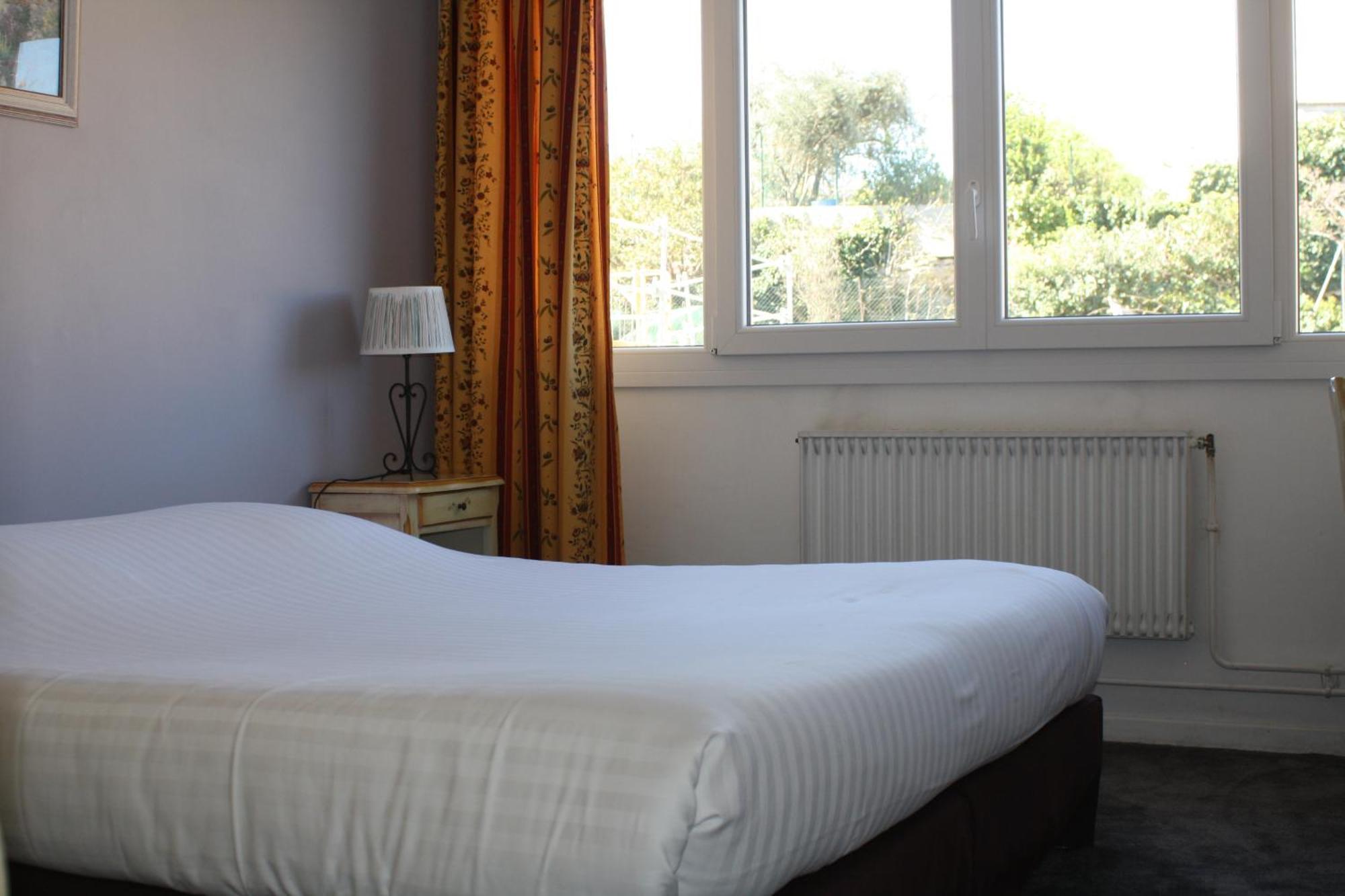Logis Hotel Du Midi ซาลง-เดอ-โพรวองซ์ ภายนอก รูปภาพ