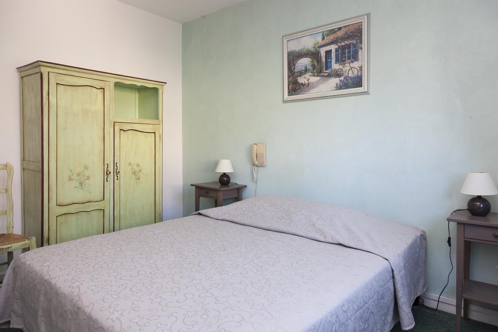Logis Hotel Du Midi ซาลง-เดอ-โพรวองซ์ ภายนอก รูปภาพ