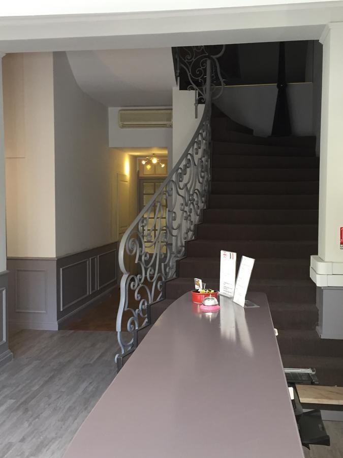 Logis Hotel Du Midi ซาลง-เดอ-โพรวองซ์ ภายนอก รูปภาพ