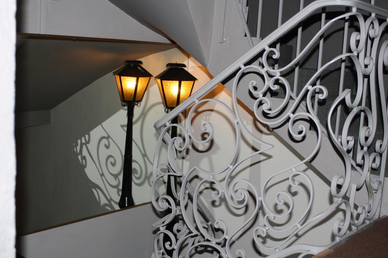 Logis Hotel Du Midi ซาลง-เดอ-โพรวองซ์ ภายนอก รูปภาพ