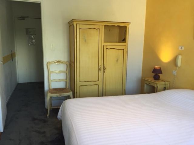 Logis Hotel Du Midi ซาลง-เดอ-โพรวองซ์ ภายนอก รูปภาพ