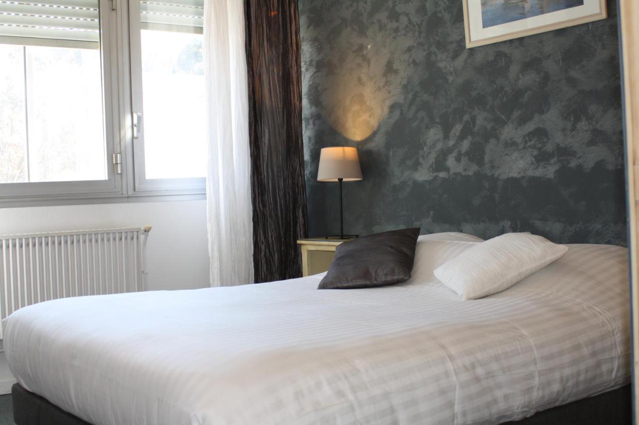 Logis Hotel Du Midi ซาลง-เดอ-โพรวองซ์ ภายนอก รูปภาพ