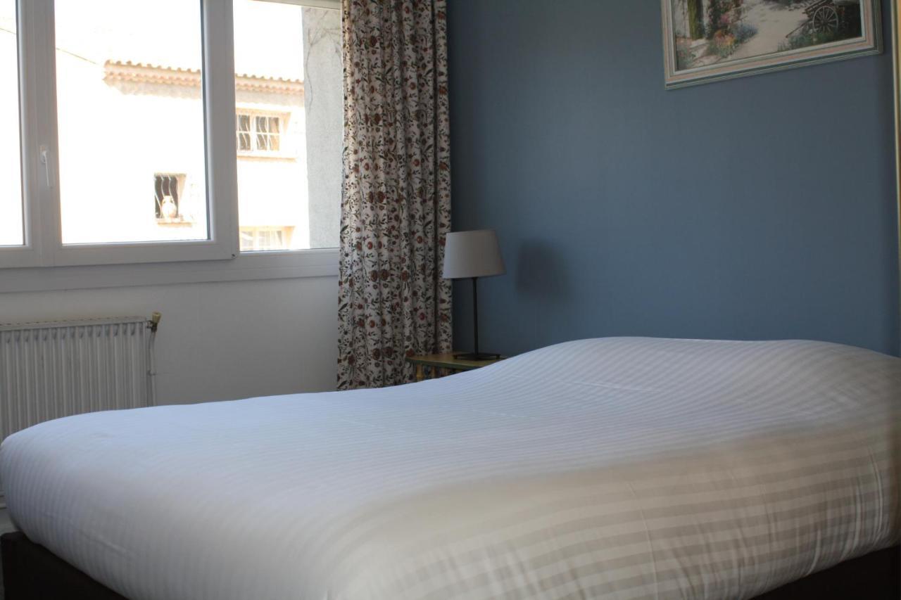 Logis Hotel Du Midi ซาลง-เดอ-โพรวองซ์ ภายนอก รูปภาพ
